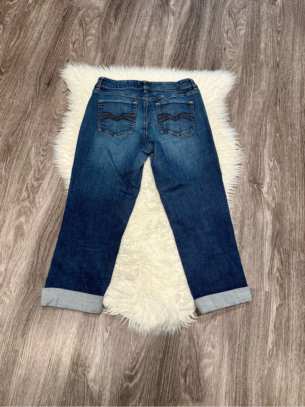 White House Black Market Contour Size 6 Crop Leg - Picture 4 of 6